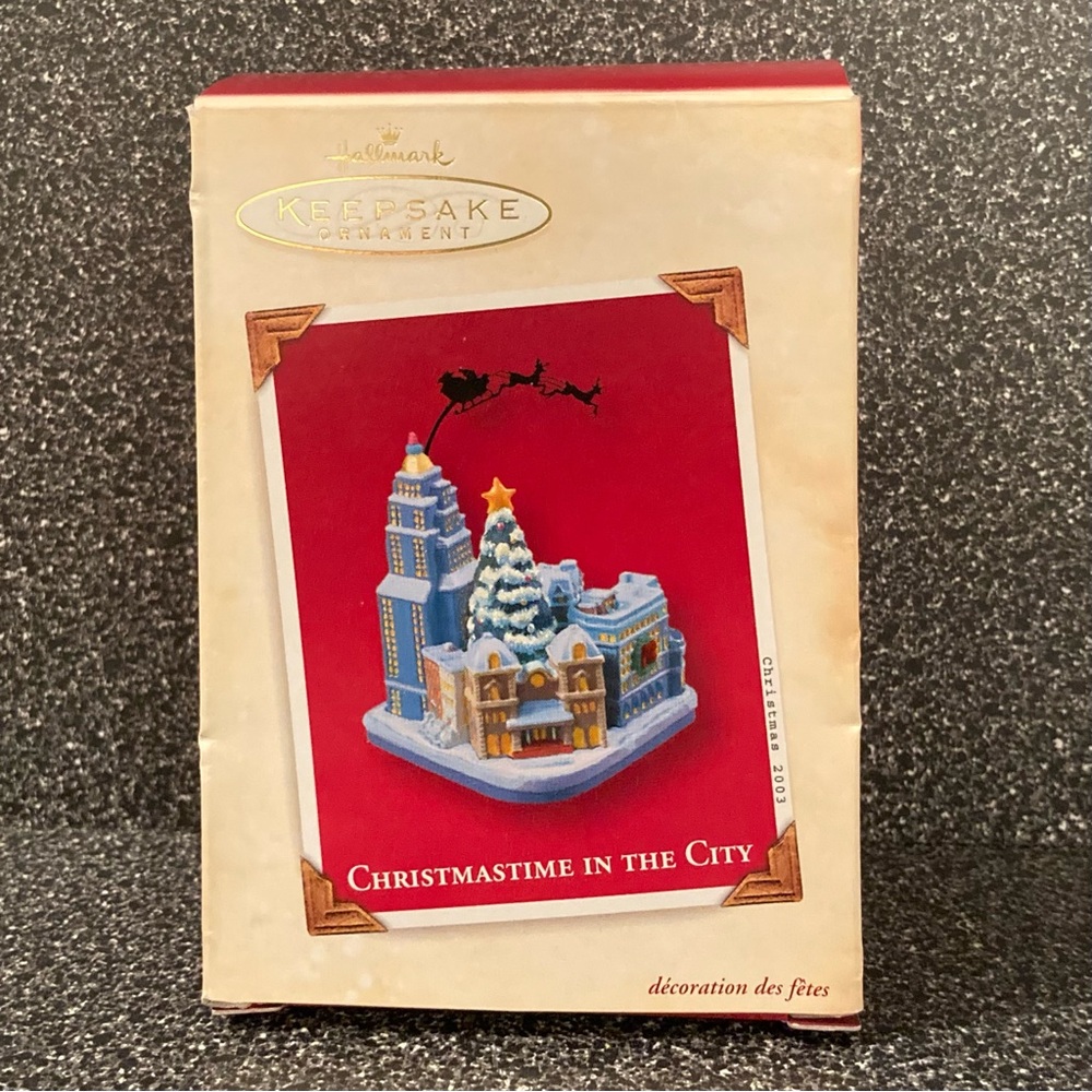 NWT Vintage Hallmark Keepsake Ornament Christmastime in the City’ 2003. Unused.